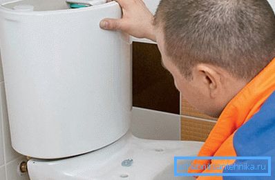 Lernen, wie ein WC-Schüssel-Leck behoben wird Lernen, wie ein WC-Schüssel-Leck behoben wird