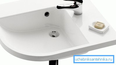 Die Eckspüle wird in kleinen Bädern oft zu einem Kompromiss zwischen Kompaktheit und Komfort. Die Eckspüle wird in kleinen Bädern oft zu einem Kompromiss zwischen Kompaktheit und Komfort.
