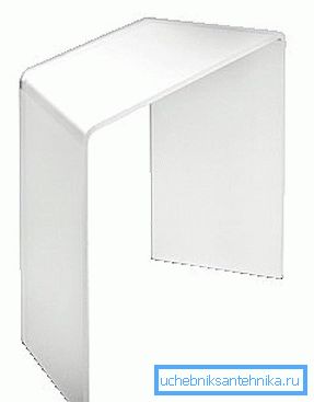 Der Eckhocker ist eine ungewöhnliche Lösung, die wenig Platz beansprucht. Der Eckhocker ist eine ungewöhnliche Lösung, die wenig Platz beansprucht.