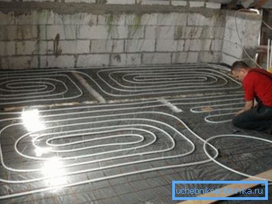 Mehrere Konturen in einem Spiralmuster legen. Mehrere Konturen in einem Spiralmuster legen.