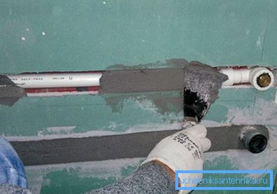 Verlegen von Rohren in Gipskartonplatten Verlegen von Rohren in Gipskartonplatten