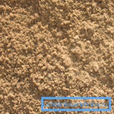 Das verlegte Rohr ist mit Sand bedeckt.