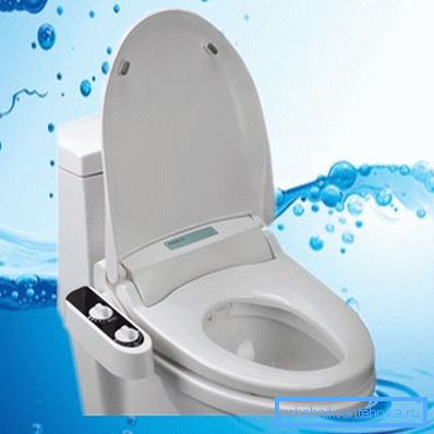 Toilettenschüssel - der Ort, an dem das Wasser am häufigsten aktualisiert wird. Toilettenschüssel - der Ort, an dem das Wasser am häufigsten aktualisiert wird.