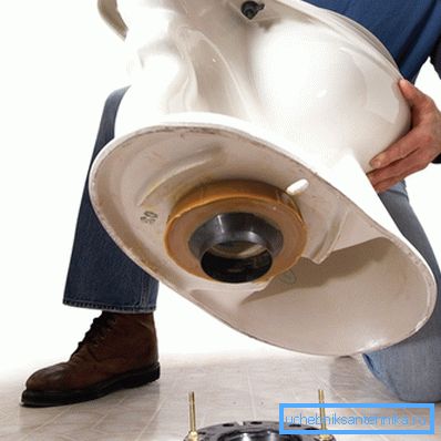 Jeder Meister kann eine neue Toilette installieren.