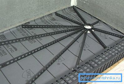 Installation von Leuchttürmen vor dem Betonieren.