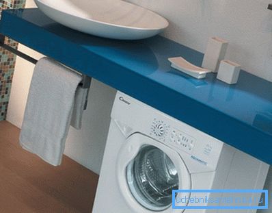 Installieren Sie Ihre eigene Waschmaschine unter der Gegenwaschmaschine