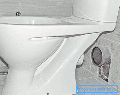 Einbau einer Toilette mit horizontaler Entriegelung
