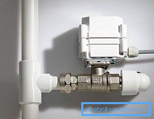 Installierter elektrischer Kran für Wasser Installierter elektrischer Kran für Wasser