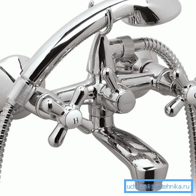 Das Gerät Wasserhahn Mischer mit Dusche unterscheidet sich geringfügig von den üblichen Optionen Das Gerät Wasserhahn Mischer mit Dusche unterscheidet sich geringfügig von den üblichen Optionen