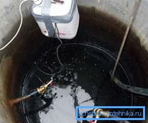 Das Gerät eines Wasserbrunnens aus Betonringen ist natürlich nicht Newtons Mülleimer, aber Sie müssen auch darüber nachdenken, und Sie können auch in der Organisation verwirrt werden (Foto „C“). Das Gerät eines Wasserbrunnens aus Betonringen ist natürlich nicht Newtons Mülleimer, aber Sie müssen auch darüber nachdenken, und Sie können auch in der Organisation verwirrt werden (Foto „C“).