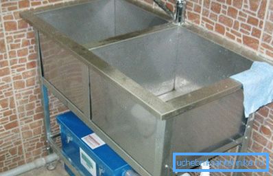 Als Vorsichtsmaßnahme können Sie einen Fettabscheider unter der Spüle installieren Als Vorsichtsmaßnahme können Sie einen Fettabscheider unter der Spüle installieren
