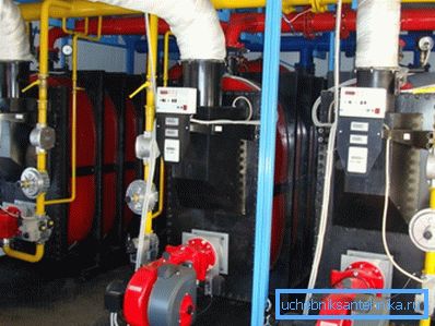 In Klimasystemen mit zentralem Kühlmittelfluss sollten stärkere Rohrleitungen installiert werden. In Klimasystemen mit zentralem Kühlmittelfluss sollten stärkere Rohrleitungen installiert werden.
