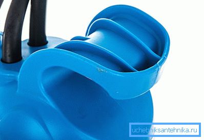 Die Pumpe Caliber NPTs-350B verfügt über einen Griff zum einfachen Umsetzen. Die Pumpe Caliber NPTs-350B verfügt über einen Griff zum einfachen Umsetzen.