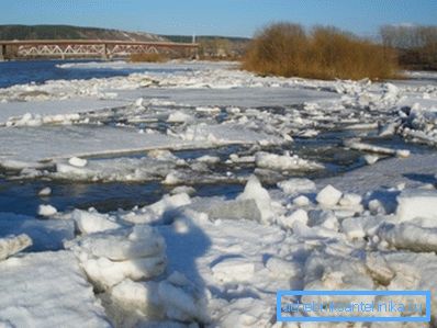 Brücken werden an Orten gebaut, an denen sich Eisdriften bilden. Brücken werden an Orten gebaut, an denen sich Eisdriften bilden.