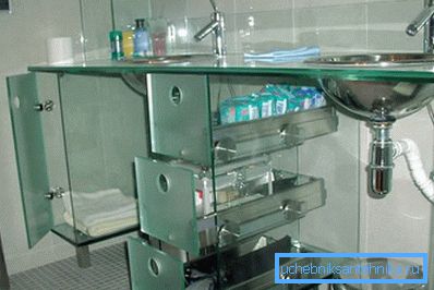 In einigen Ausführungen ist Glas selbst Stand oder Stand gemacht In einigen Ausführungen ist Glas selbst Stand oder Stand gemacht