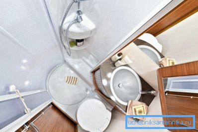 In einigen Ländern wird die gemeinsame Installation von Dusche und WC in derselben Kabine geübt In einigen Ländern wird die gemeinsame Installation von Dusche und WC in derselben Kabine geübt