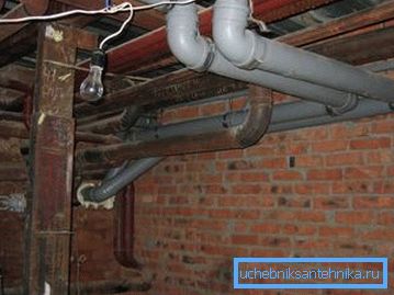 Im Keller können sich Abwasserrohre nicht verstecken