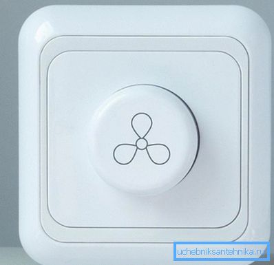 Es wird empfohlen, einen speziellen Triac-Dimmer in den Stromkreis des Lüfters einzubauen. Es wird empfohlen, einen speziellen Triac-Dimmer in den Stromkreis des Lüfters einzubauen.