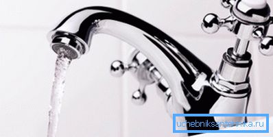 In Ventilversionen pfeift häufig ein Heißwasserhahn, was auch auf die Abnutzung der Gummidichtung hinweist In Ventilversionen pfeift häufig ein Heißwasserhahn, was auch auf die Abnutzung der Gummidichtung hinweist