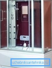Jacuzzi-Versionen zeichnen sich durch hohe Kosten aus, ihr Preis ist 2-3 mal höher als bei den üblichen Optionen