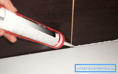Es ist wichtig, die Fugen so sorgfältig wie möglich zu behandeln. Es ist wichtig, die Fugen so sorgfältig wie möglich zu behandeln.
