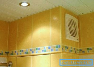 200 bis 200 Lüftungsgitter mit Axialventilator im Badezimmer 200 bis 200 Lüftungsgitter mit Axialventilator im Badezimmer