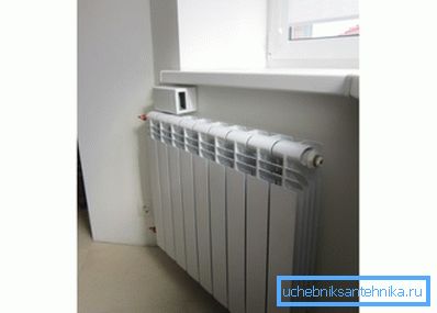 Ventkanal unter einer Fensterbank Ventkanal unter einer Fensterbank