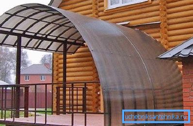 Veranda aus einem Profilrohr und Polycarbonat Veranda aus einem Profilrohr und Polycarbonat