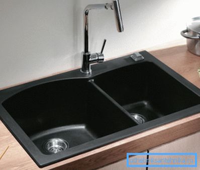 Bei der oberen Installation wird davon ausgegangen, dass kleine Seiten vorhanden sind, die auf dem Foto zu sehen sind. Bei der oberen Installation wird davon ausgegangen, dass kleine Seiten vorhanden sind, die auf dem Foto zu sehen sind.