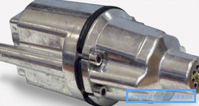 Vibrationspumpe mit unterem Ansaugkrümmer Vibrationspumpe mit unterem Ansaugkrümmer