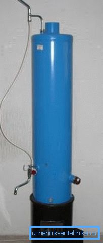 Es ist zu sehen, dass die Feuerkammer und der Tank voneinander getrennt sind Es ist zu sehen, dass die Feuerkammer und der Tank voneinander getrennt sind