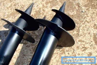 Schraubpfähle mit Spitzen Schraubpfähle mit Spitzen