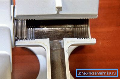 Die Innenfläche der Kanäle und des Kollektors besteht aus Stahl. Die Innenfläche der Kanäle und des Kollektors besteht aus Stahl.