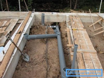 Interne Anordnung des Abwassers beim Bau eines Privathauses. Interne Anordnung des Abwassers beim Bau eines Privathauses.