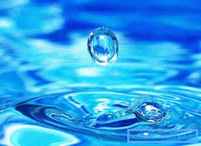 Wasser ist für den Menschen von Vorteil, verursacht jedoch irreparable Schäden an der Technologie. Wasser ist für den Menschen von Vorteil, verursacht jedoch irreparable Schäden an der Technologie.
