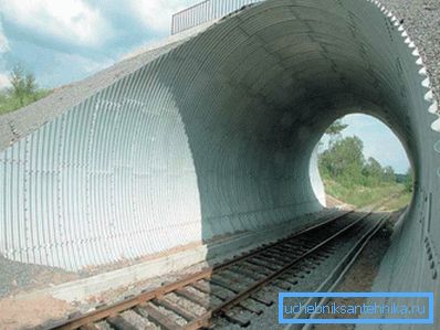 Rohrleitungskanal als Eisenbahntunnel Rohrleitungskanal als Eisenbahntunnel
