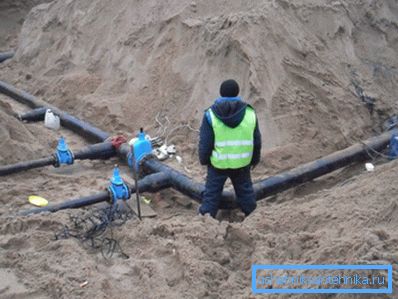 Wasserleitung aus Stahlrohren Wasserleitung aus Stahlrohren