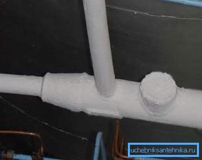 Sanitär, isoliert mit Isolierfarbe Sanitär, isoliert mit Isolierfarbe