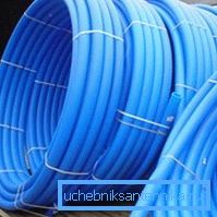 Blaues Installationsrohr aus Polyethylen (PE) Blaues Installationsrohr aus Polyethylen (PE)