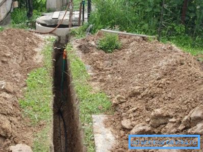 Wasserleitungen müssen im Boden vergraben werden, sonst gefriert das Wasser im Winter Wasserleitungen müssen im Boden vergraben werden, sonst gefriert das Wasser im Winter