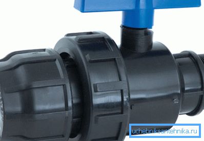 Hier ist eine Klemmverschraubung für die dichte Verbindung zweier Rohre. Hier ist eine Klemmverschraubung für die dichte Verbindung zweier Rohre.