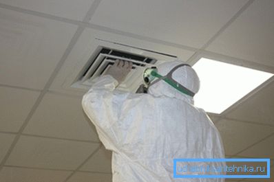 Alle Arbeiten müssen in speziellen Schutzanzügen ausgeführt werden, und wenn es brauchbare Einzelmittel gibt, die eine Infektion verhindern. Alle Arbeiten müssen in speziellen Schutzanzügen ausgeführt werden, und wenn es brauchbare Einzelmittel gibt, die eine Infektion verhindern.