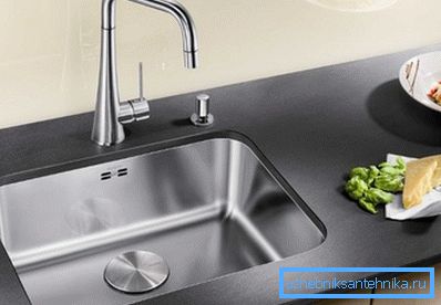 Eingebaute Küchenspülen - es ist stilvoll und originell. Eingebaute Küchenspülen - es ist stilvoll und originell.