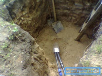 Der Bohrlochausgang zur Oberfläche (Bohrlochkopf) sollte besser unter dem Gefrierpunkt liegen. Der Bohrlochausgang zur Oberfläche (Bohrlochkopf) sollte besser unter dem Gefrierpunkt liegen.