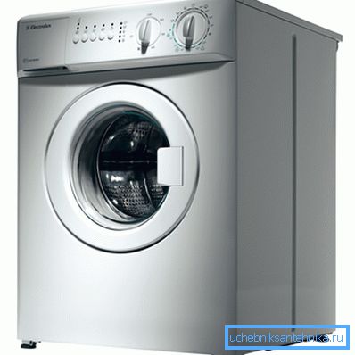 Die Höhe des Körpers der Maschine auf dem Foto - nur 67 Zentimeter. Laden - 3 kg trockenes Leinen. Die Höhe des Körpers der Maschine auf dem Foto - nur 67 Zentimeter. Laden - 3 kg trockenes Leinen.