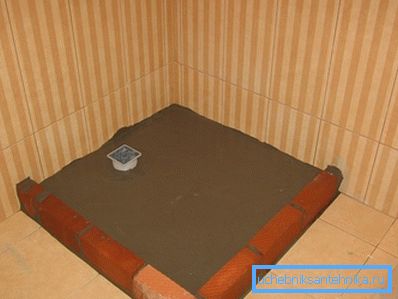 Mit Beton gefüllte Paletten Mit Beton gefüllte Paletten