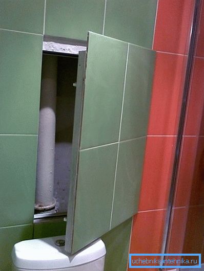 Sie können die Pfeifen verkleiden, indem Sie einen Trockenbaukasten aufstellen Sie können die Pfeifen verkleiden, indem Sie einen Trockenbaukasten aufstellen