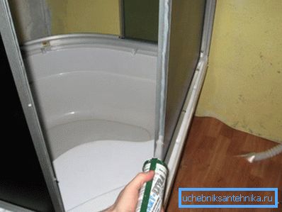 Profilfüllung mit Dichtmasse Profilfüllung mit Dichtmasse