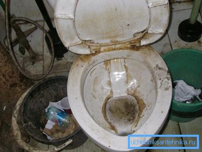 Installiertes Sanitärgerät Installiertes Sanitärgerät