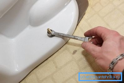 Befestigungsschrauben anziehen